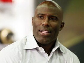 特雷尔·戴维斯(Terrell Davis)表示，在航班事故后，美联航禁止了他。航空公司表示，该禁令已被撤销